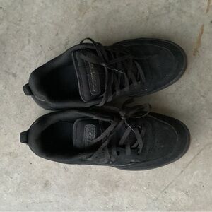 DC Men's Women’s Black Sneakers Size 9.5